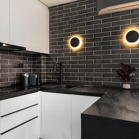 Apartment Black Frame - 5 Min From Metro Thessaloniki